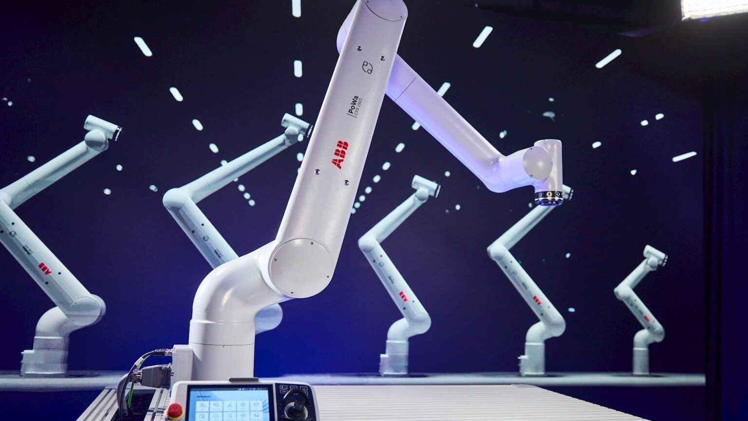 ABB Robotics、高速動作が可能な協働ロボット「PoWa」を発表