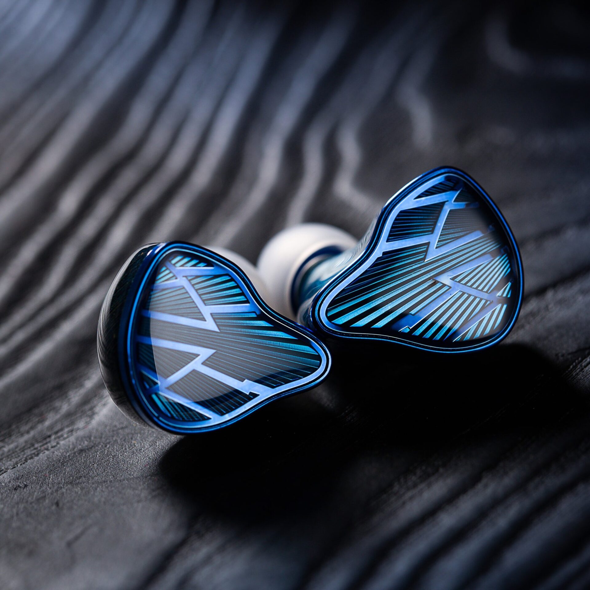 Agasound、人気有線イヤホン「Sublimation」にウッドモデル2種が登場|製品スペックと価格