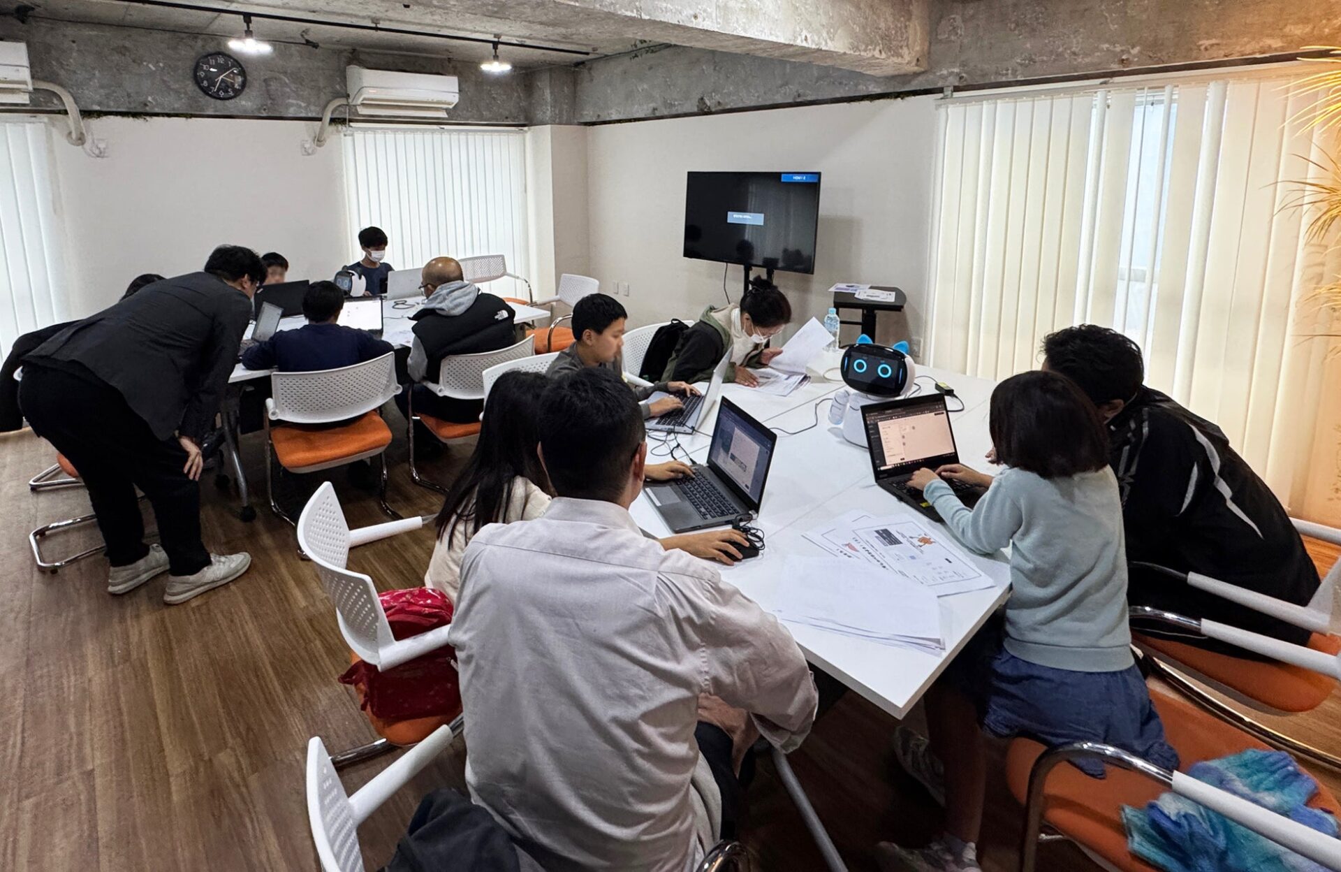 丸文、AIロボット「Kebbi Air」の教育市場へ本格展開 - 画像1