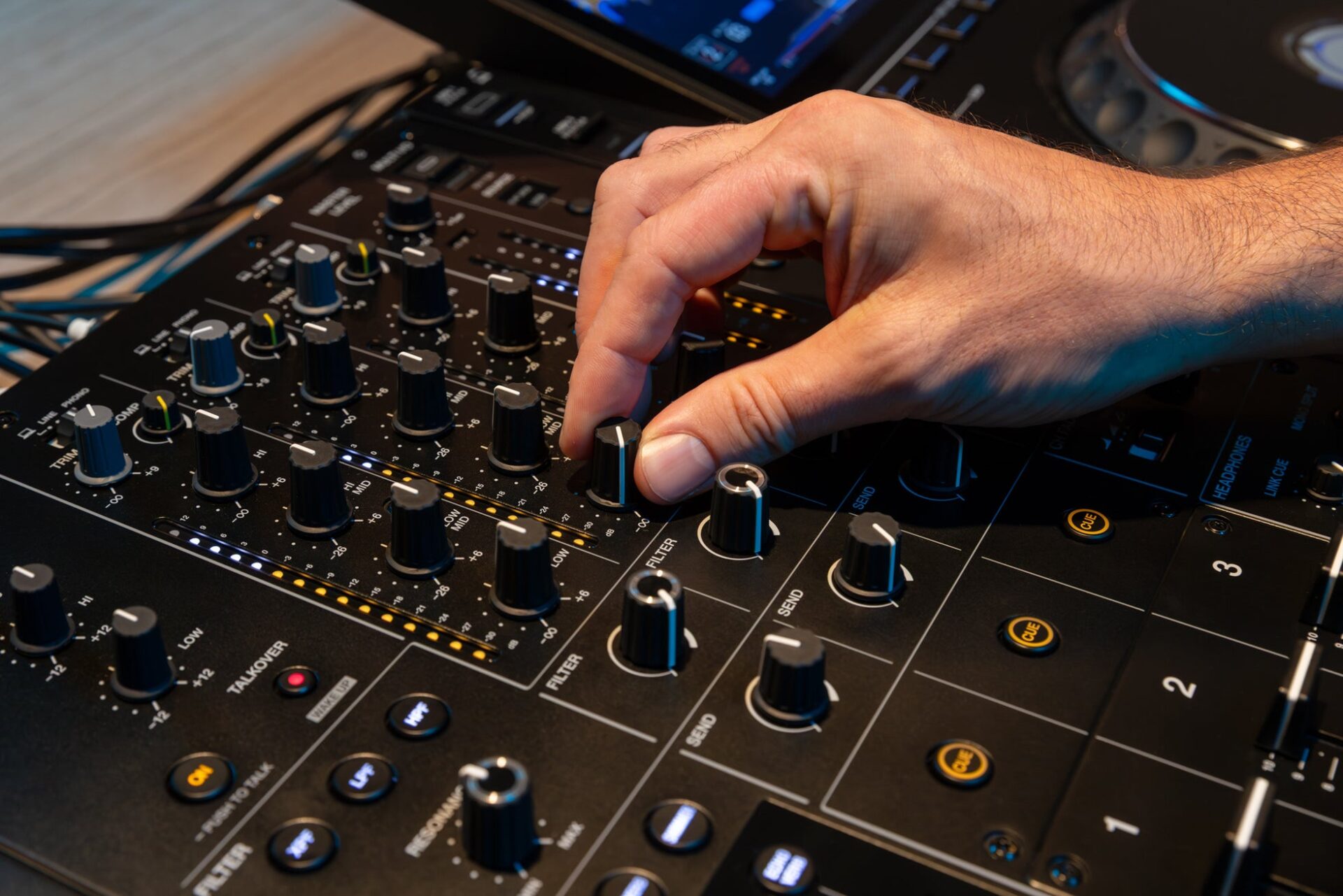 AlphaTheta、3ch DJミキサー「DJM-V5」を2026年1月28日発売 - 画像4