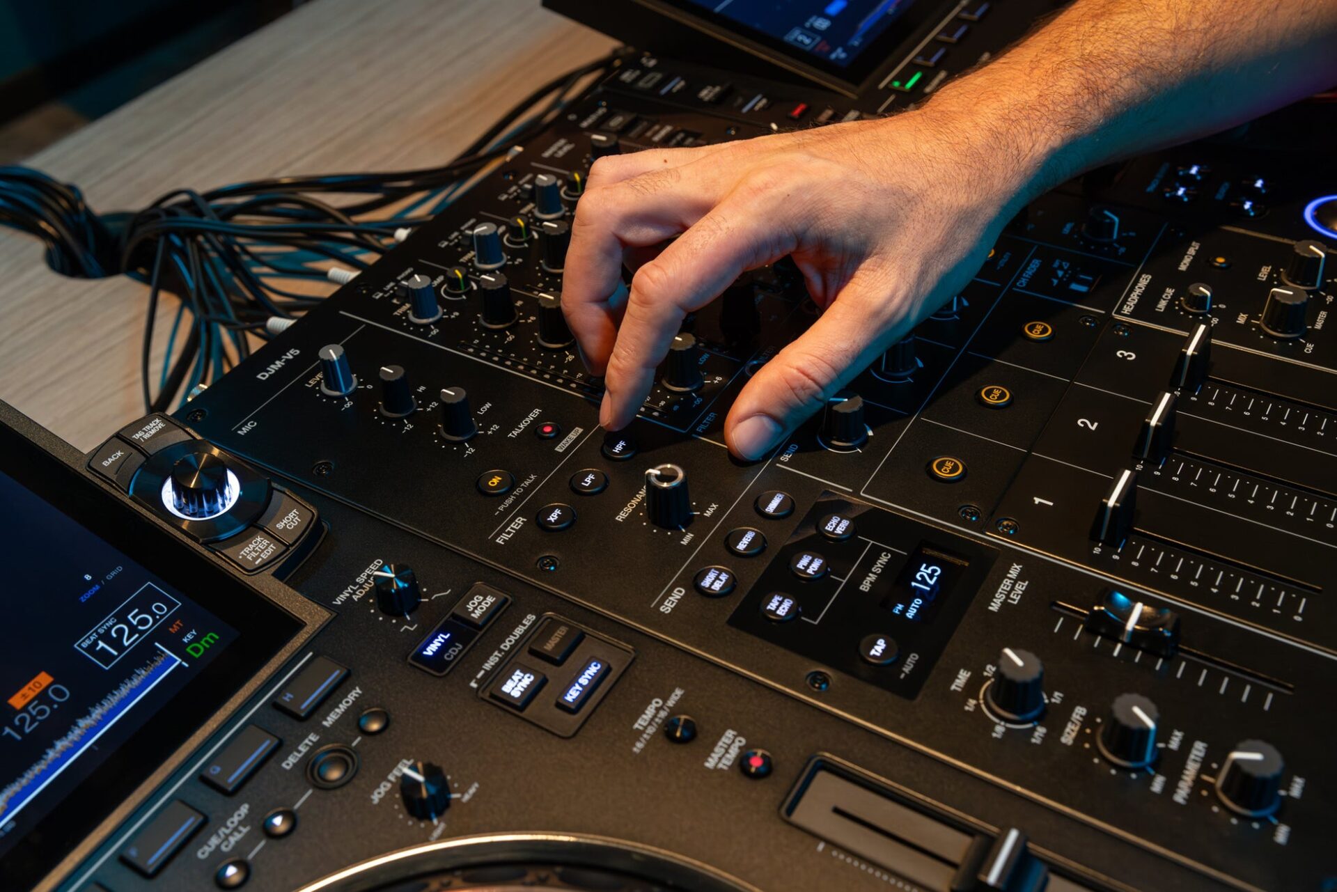 AlphaTheta、3ch DJミキサー「DJM-V5」を2026年1月28日発売 - 画像7