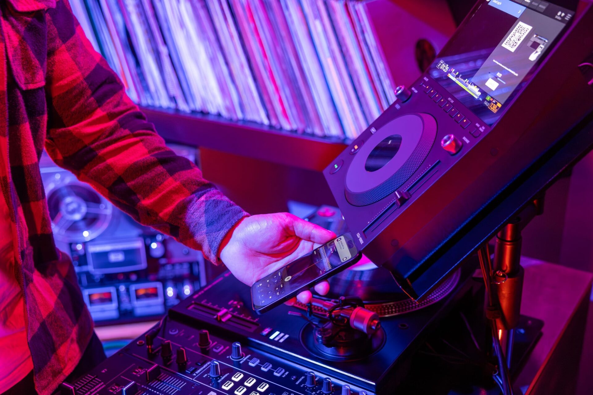 AlphaTheta、フラッグシップの性能を継承したDJ用マルチプレーヤー「CDJ-1500X」を発表|製品仕様と価格
