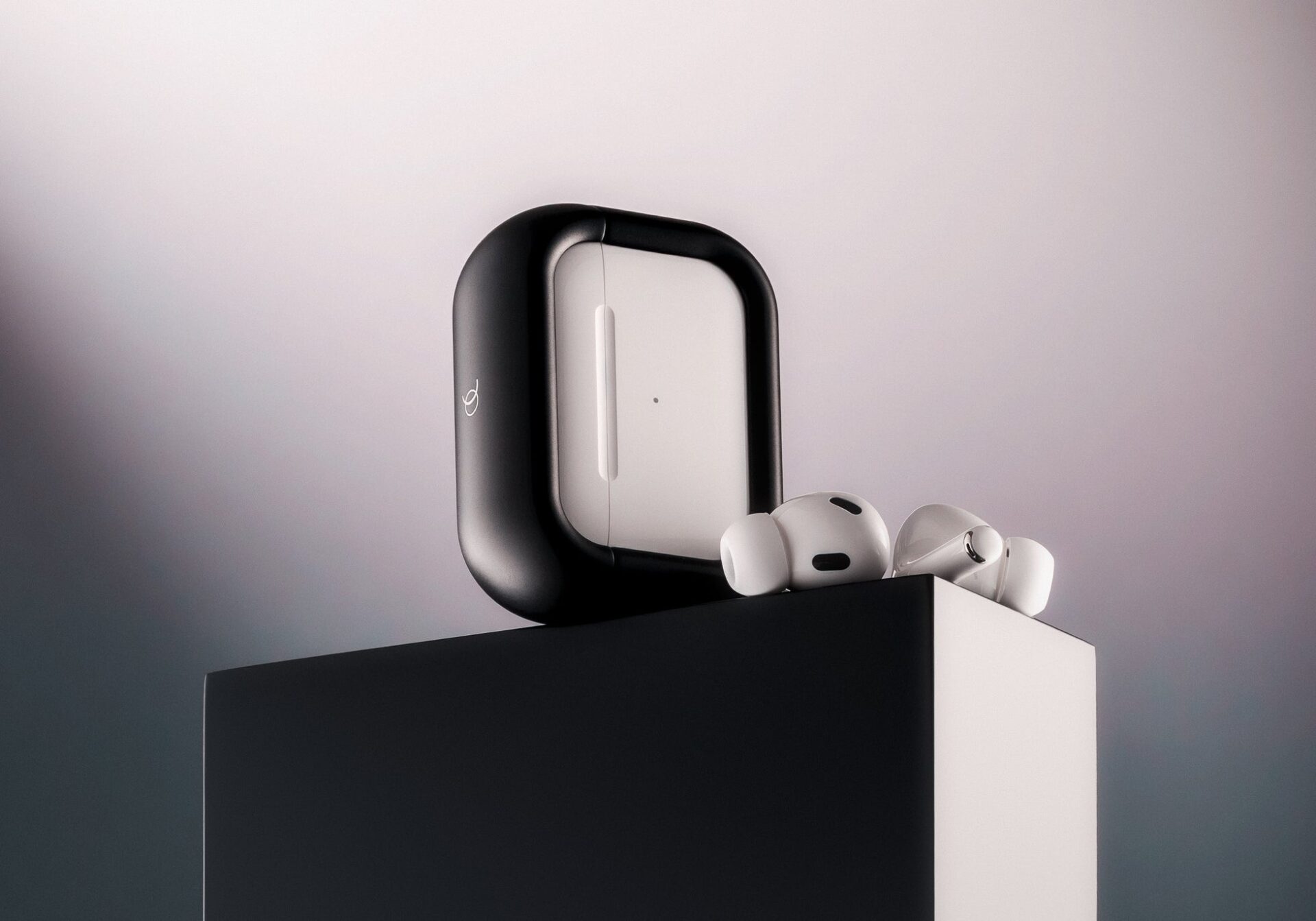AirPods Pro 3向け、ミニマルなアルミバンパー「Arc Pulse」発売 - 画像2