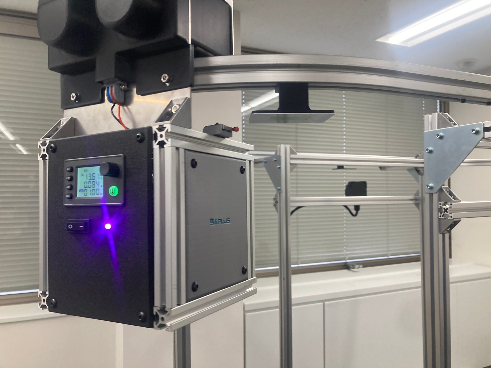 ビー・アンド・プラス、ワイヤレス充電対応のレール型ロボット検証セットを発売 - 画像4