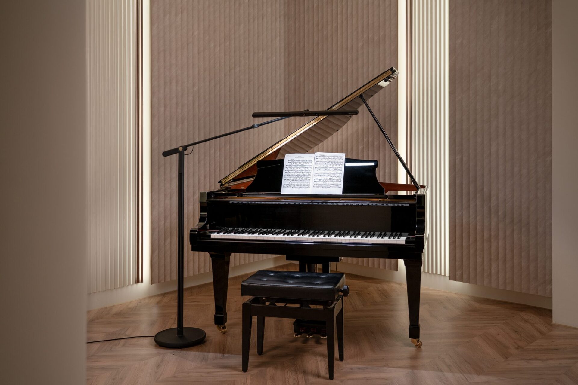 ベンキュー、ピアノ演奏を最適化する照明「PianoLight」を再販 - 画像6