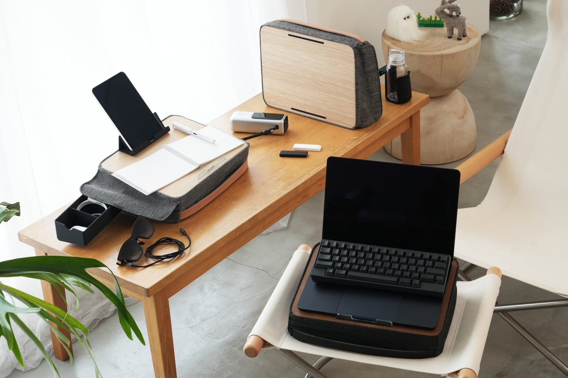 PFU、超小型デスク「デスクエニウェア2」を発売。HHKB対応モデルも - 画像1