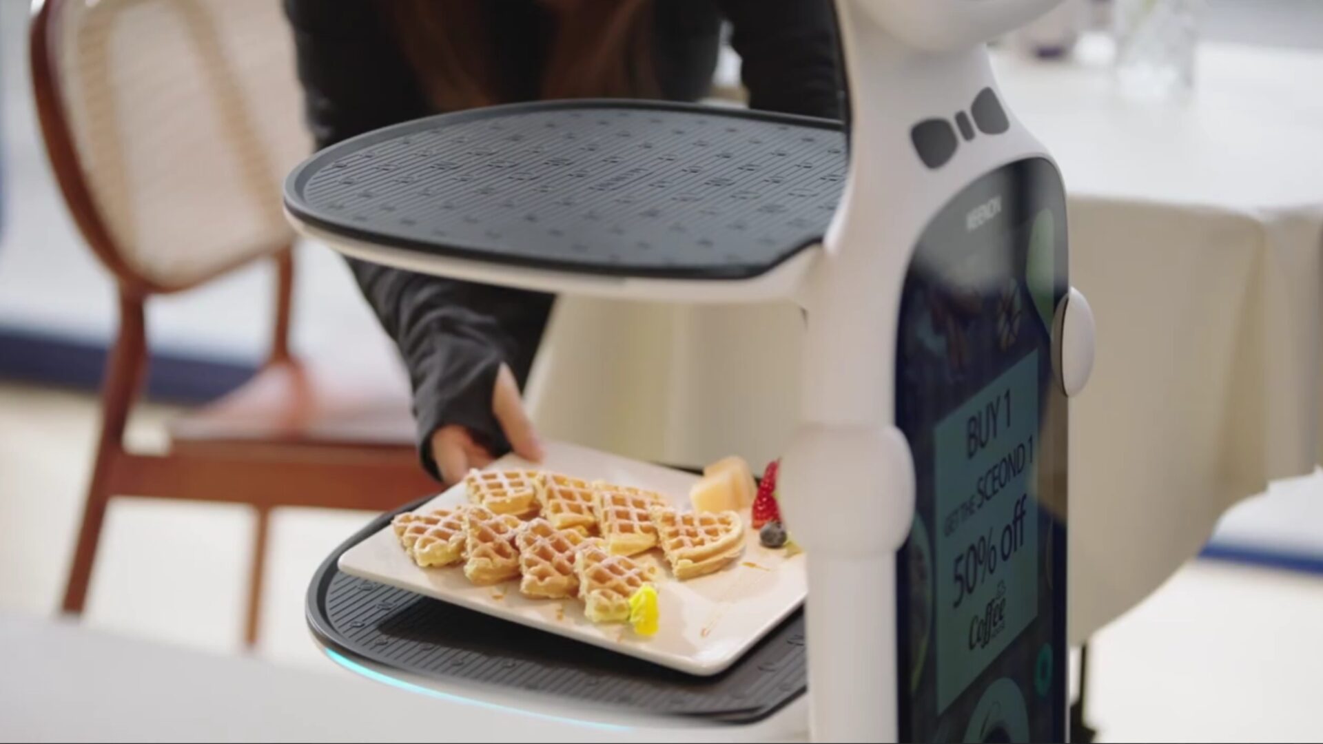 DFA Robotics、通路幅49cmの小型配膳ロボット「KEENON T11」を販売開始 - 画像5