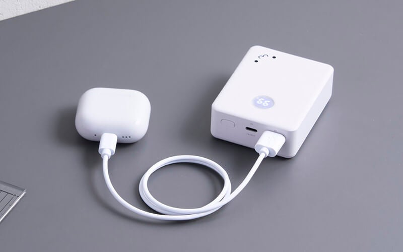 エレコム、巻き取り式ケーブル内蔵の5,000mAhモバイルバッテリーを発売｜主な仕様とラインナップ