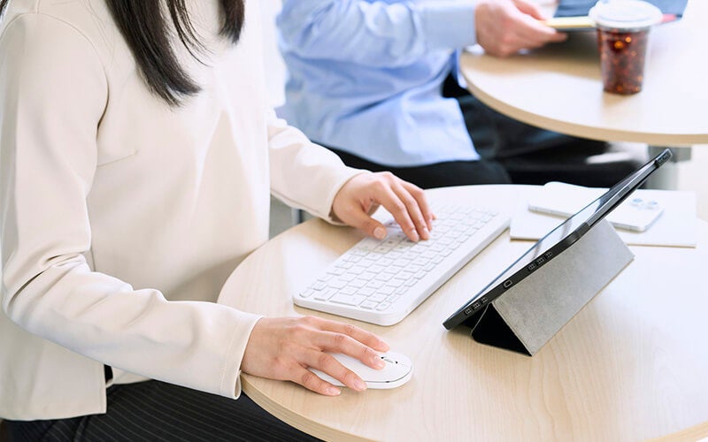 エレコム、薄型軽量で最大3台切替可能なワイヤレスマウス「Slint」を発売 - 画像11