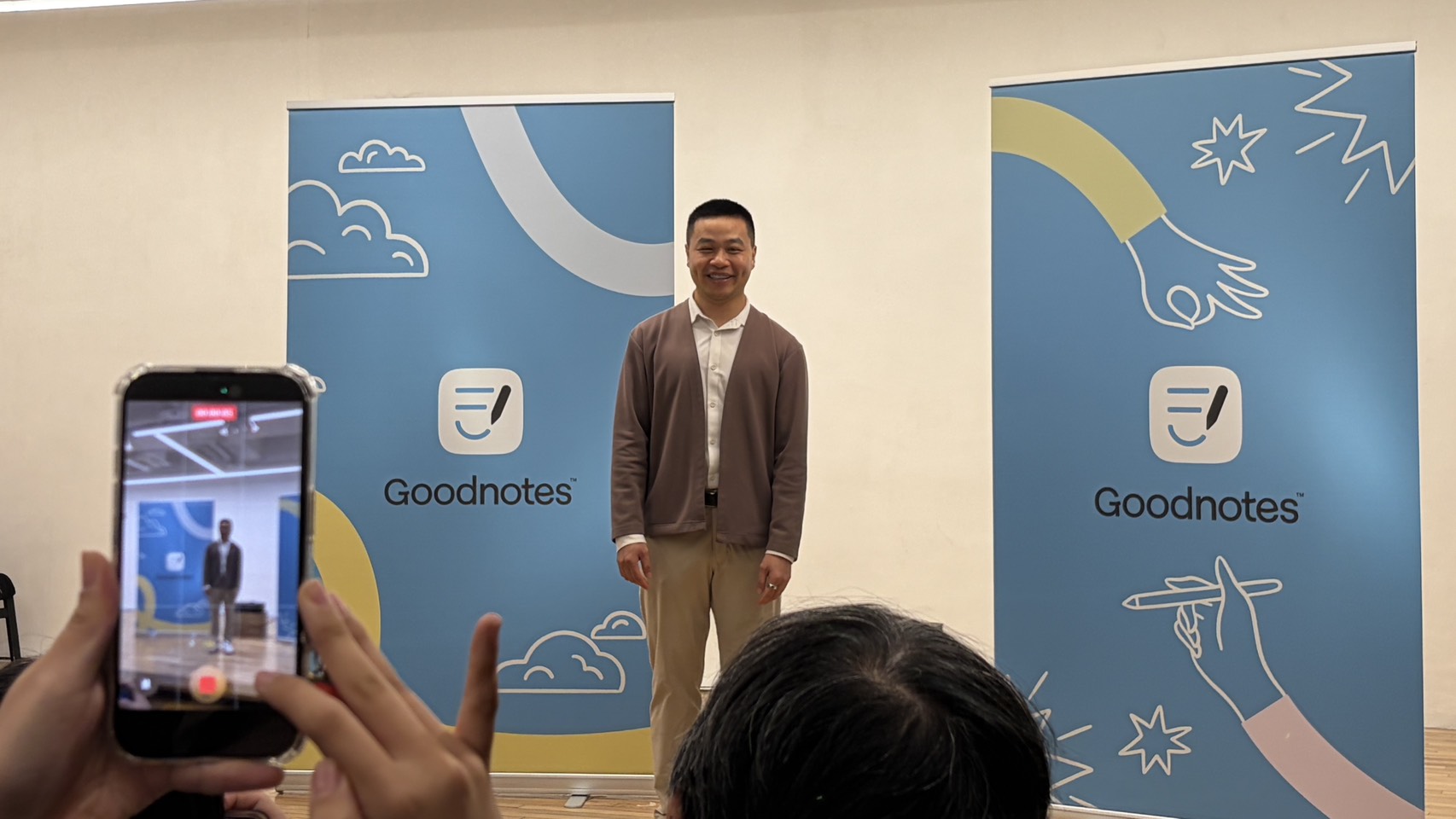 会場のフォトセッションで筆者が撮影したミン・トランCOO