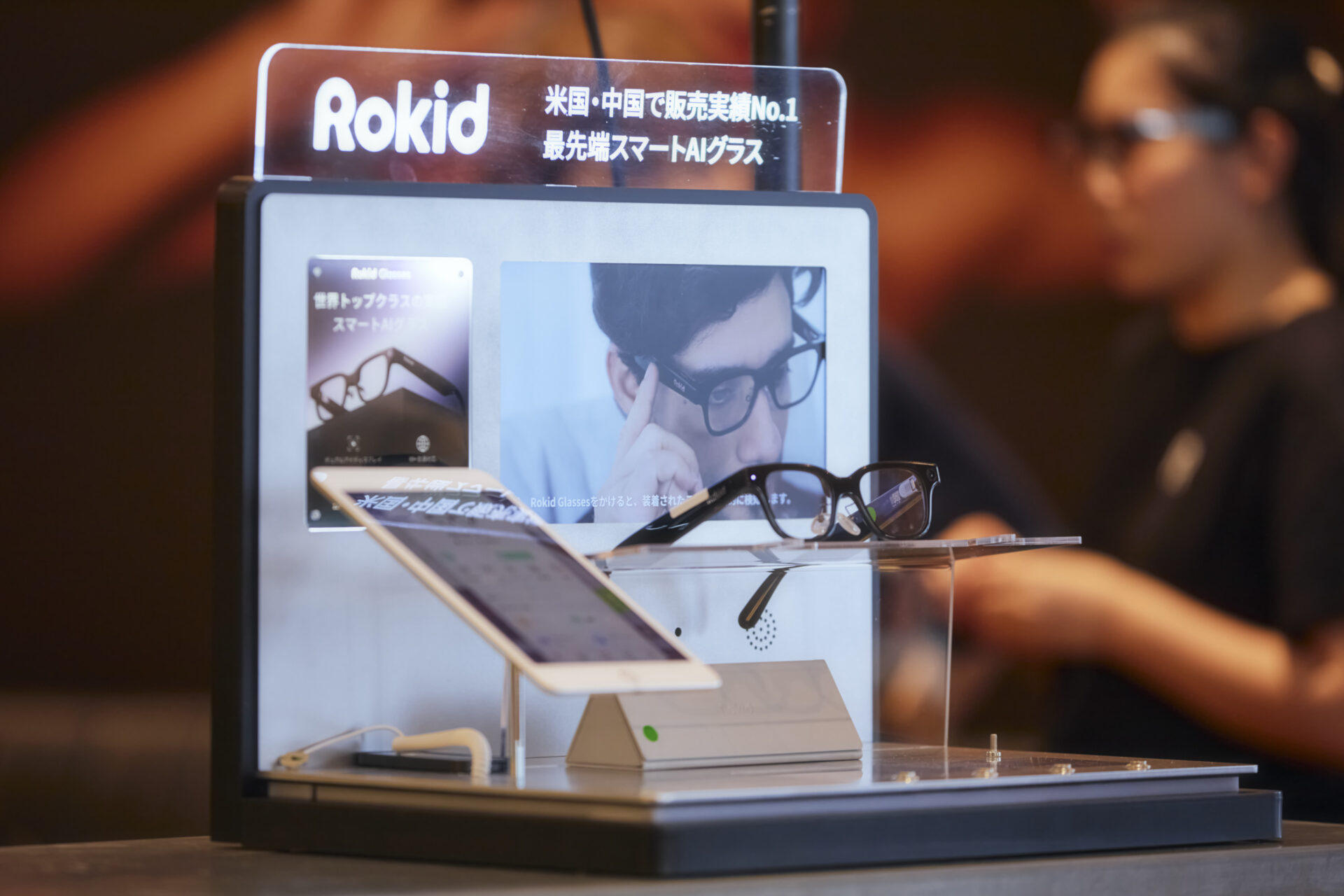 Rokidメディア発表会の展示ブース「米国・中国で販売実績No.1 最先端スマートAIグラス」のPOP