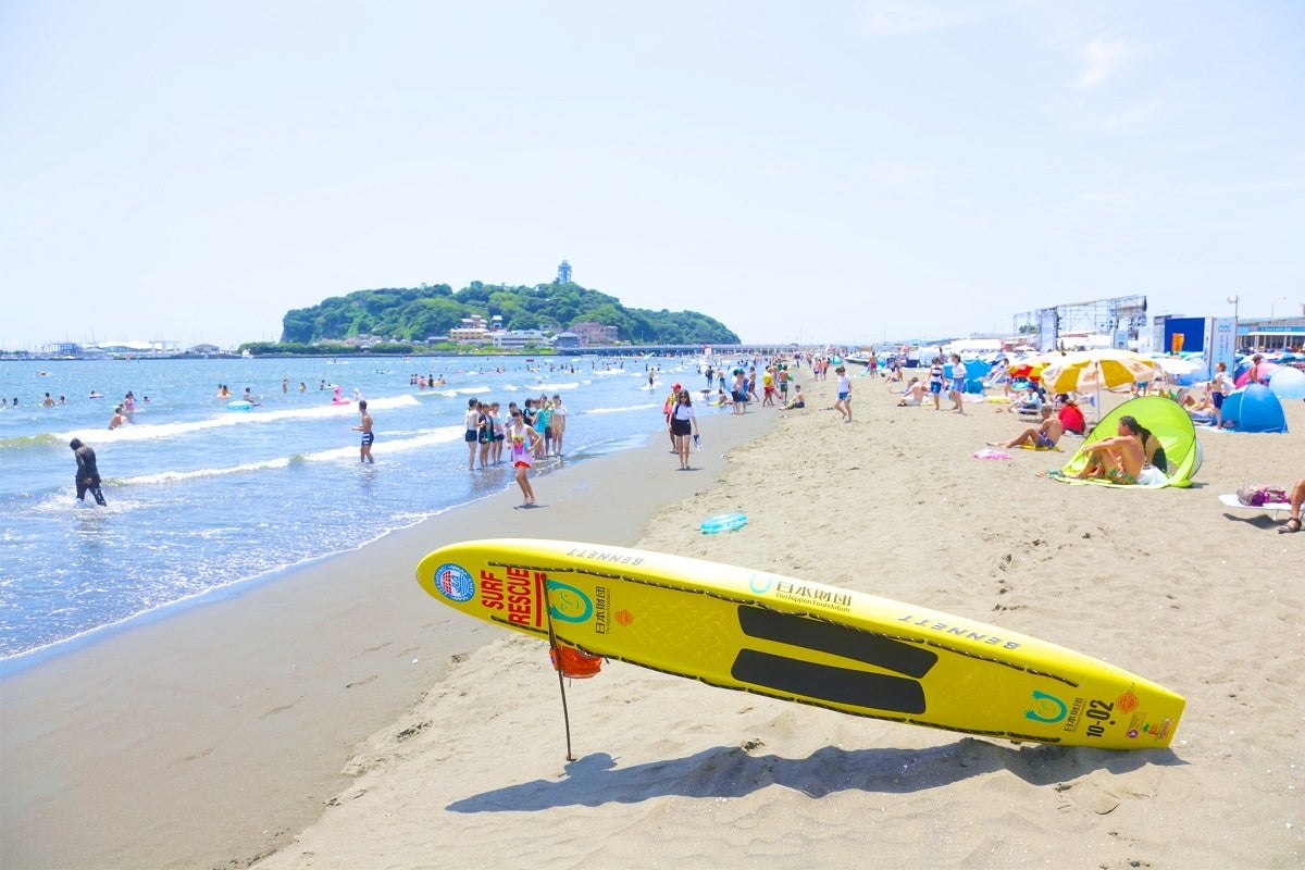 藤沢市の海水浴場でGPS発信機付きライフジャケットの無料貸出が開始 - 画像1