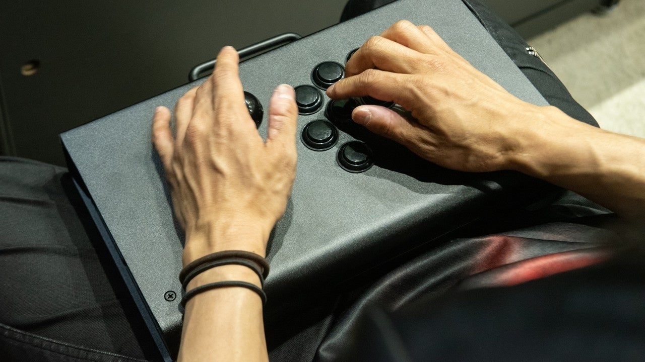 GRAPHT、プロゲーマーどぐら選手監修のアーケードコントローラー「iO」新モデルを発表 - 画像4