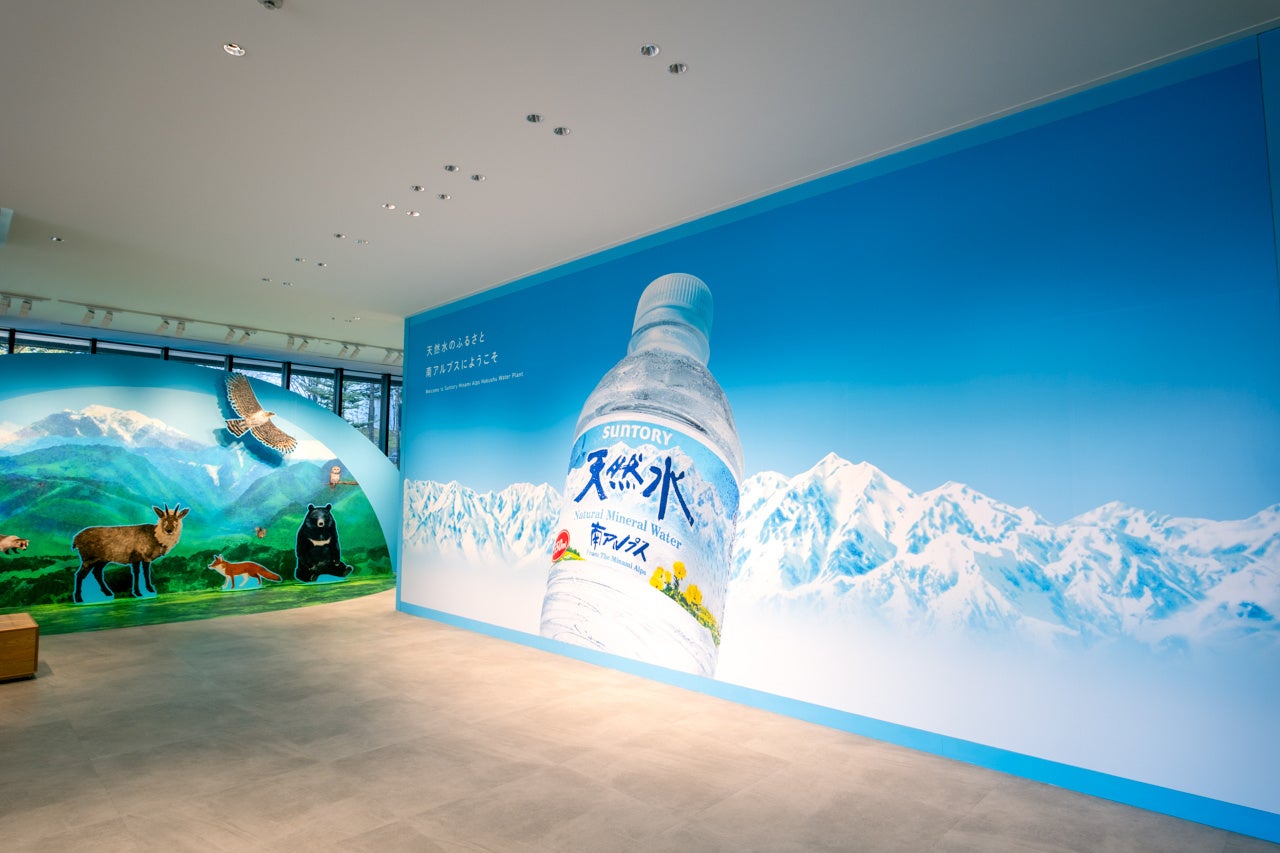 サントリー天然水 白州工場、没入型映像空間を導入｜サントリー天然水 南アルプス白州工場に没入空間が誕生