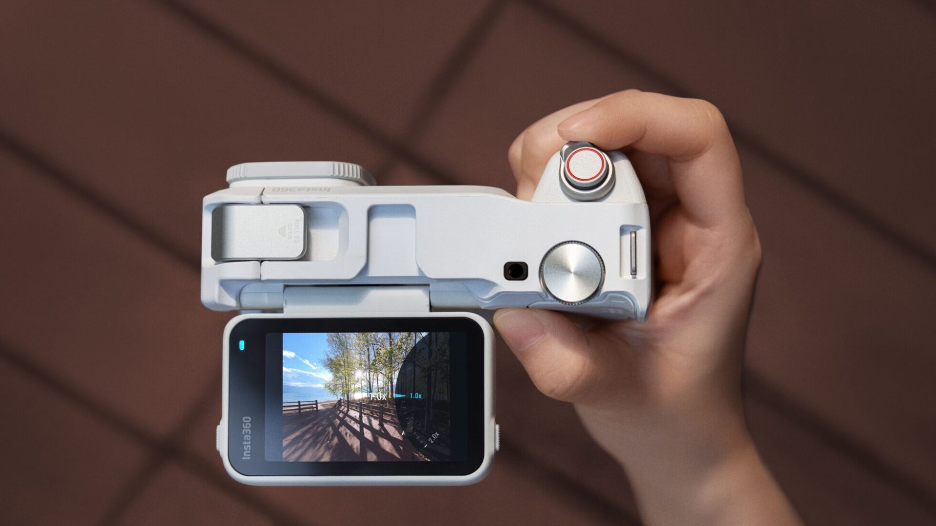 Insta360、「Ace Pro 2」に新色アークティックホワイトが登場|用途で選べる専用キット