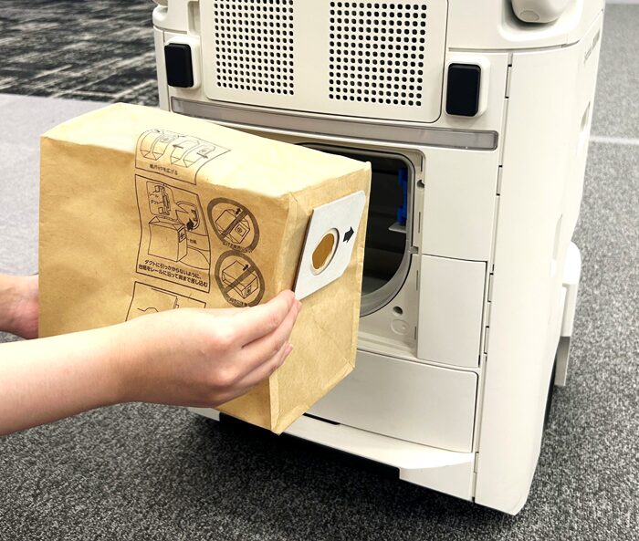 アイリスオーヤマ、完全内製の法人向けDX清掃ロボット「JILBY」を発売｜AI活用による清掃業務の最適化