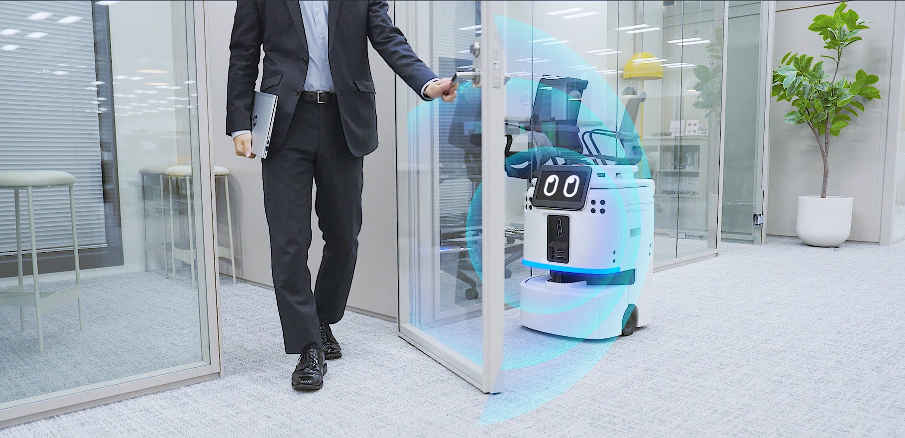 アイリスオーヤマ、完全内製の法人向けDX清掃ロボット「JILBY」を発売|AI活用による清掃業務の最適化