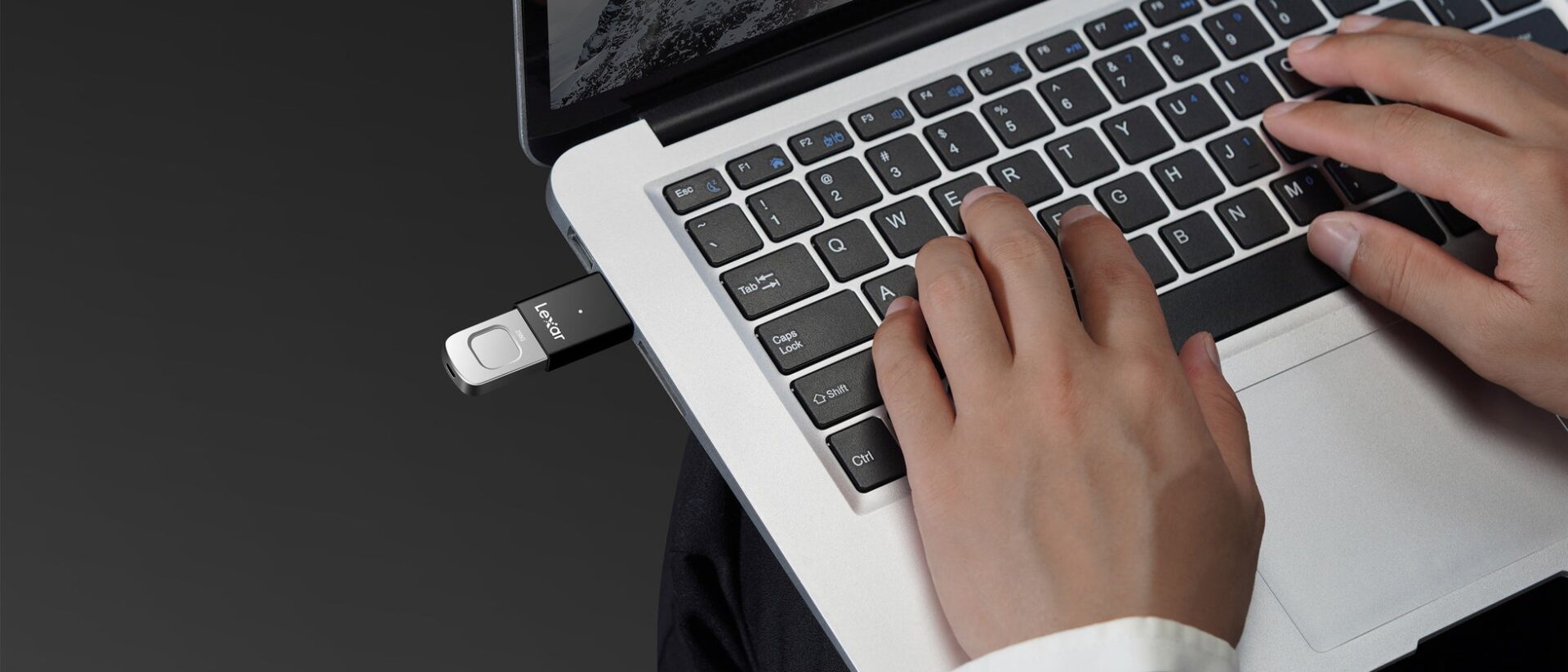 Lexar、指紋認証と暗号化に対応したUSBメモリー「JumpDrive F35 PRO」を発売｜JumpDrive Fingerprint F35 PROの概要