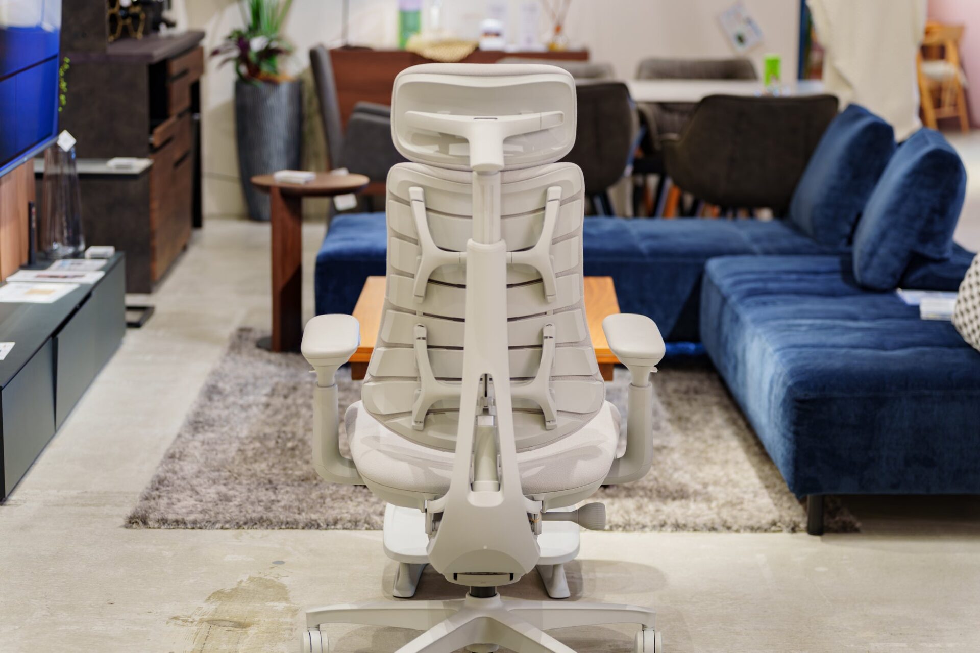 電動ワークチェア「LiberNovo Omni」が全国のLIVING HOUSE.4店舗で体験可能に - 画像3