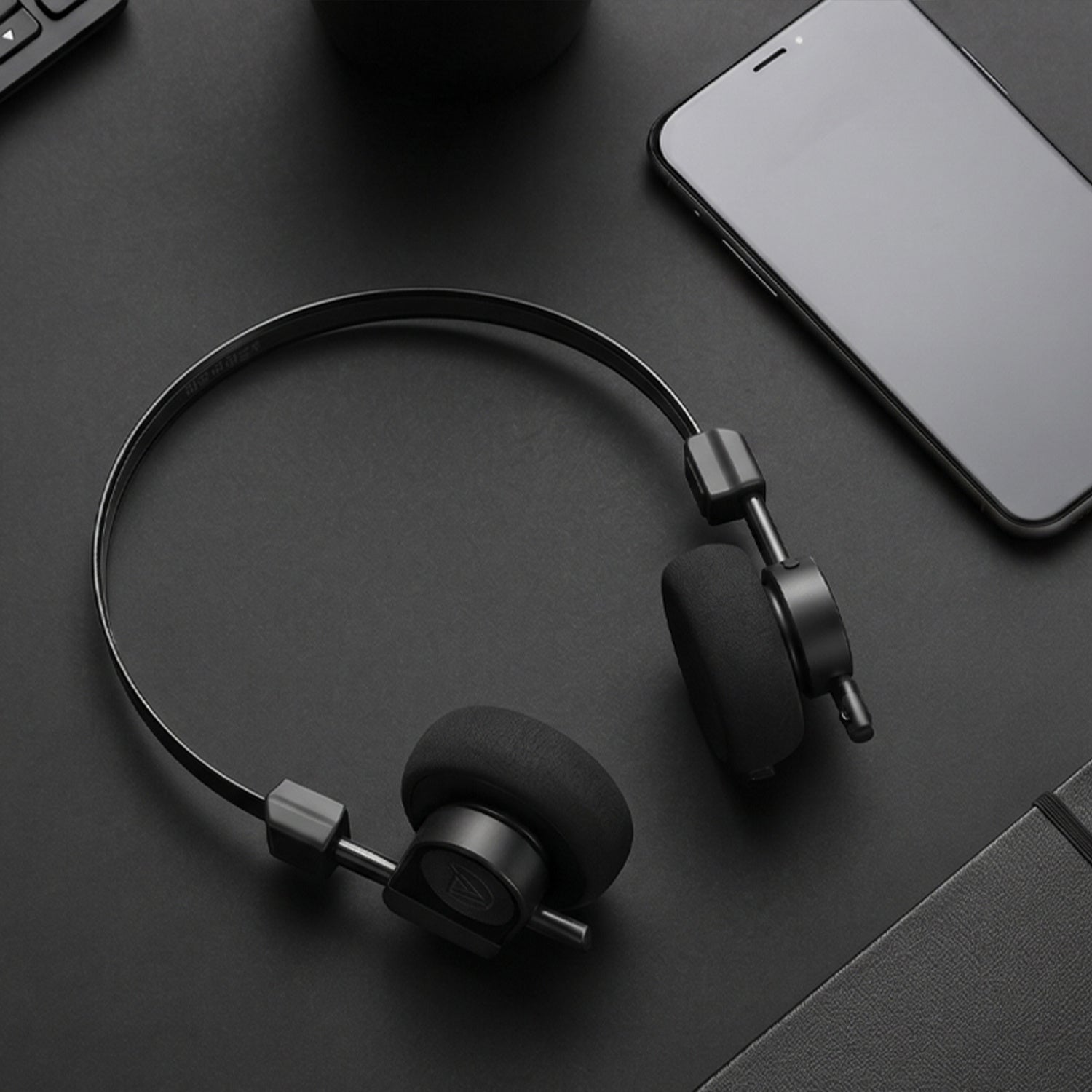 シンシア、重さ約60gの軽量ヘッドホン「MaGdget Headphones」を発表｜この記事のポイント！