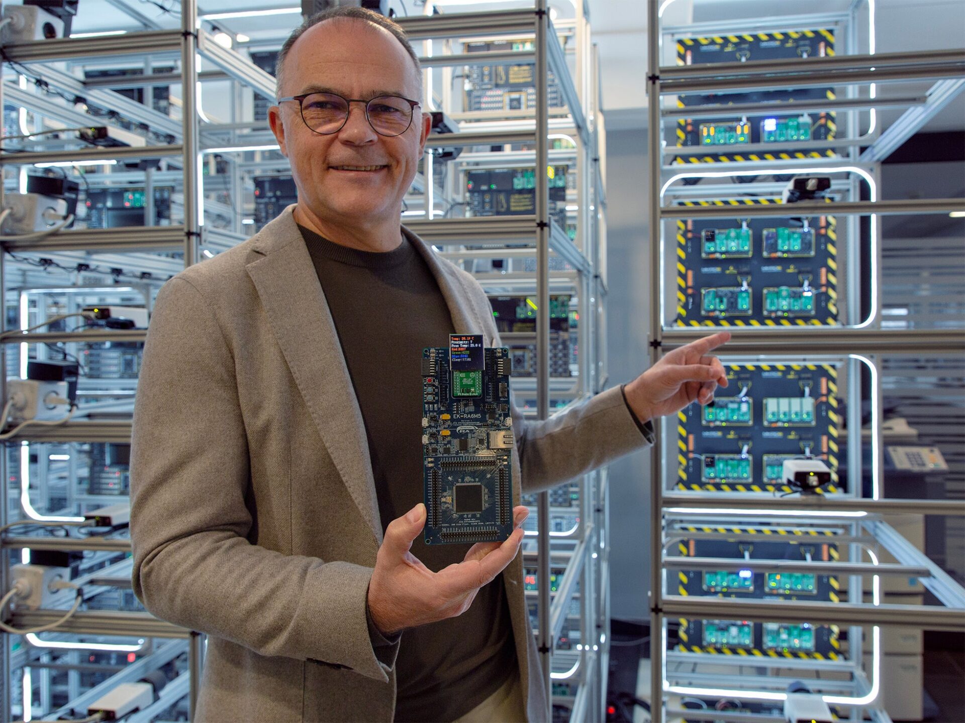 MIKROE、ルネサスと組み込み開発ツールで提携 - 画像2