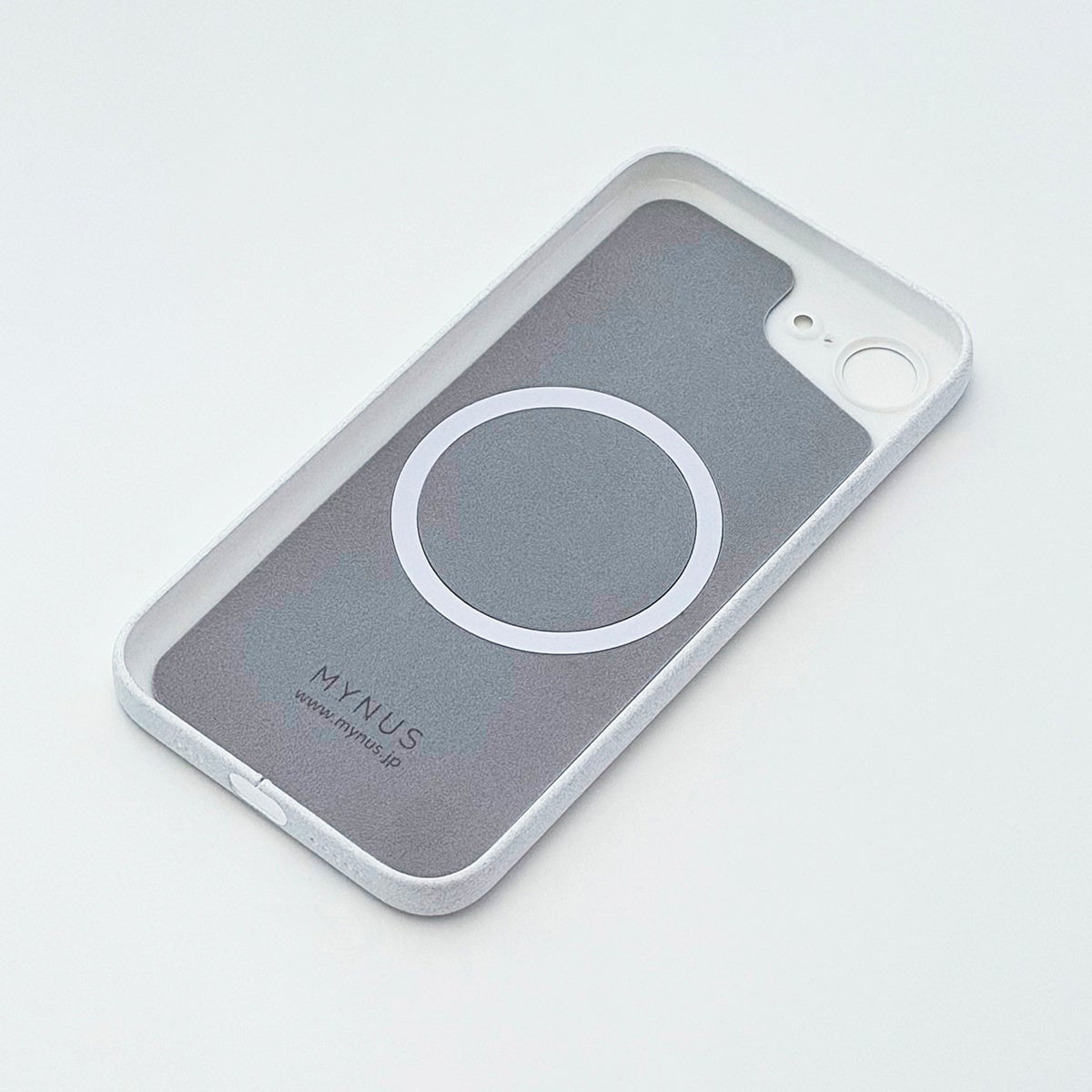アンドデザイン、iPhone 17e対応のミニマルケース「MYNUS」を発売｜製品情報と価格