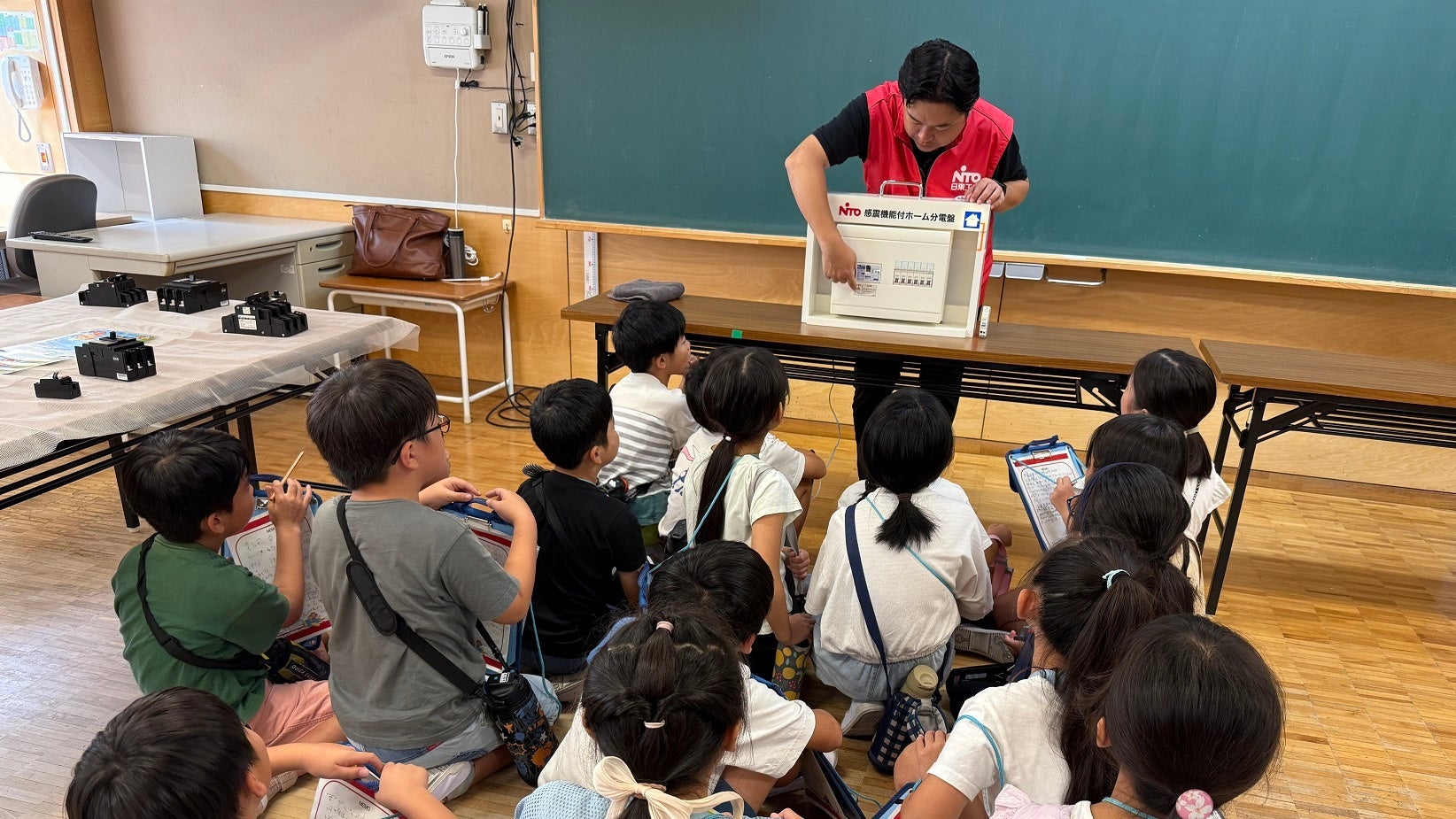 日東工業、愛知県長久手市の小学校で「出張工場見学」を実施 - 画像2
