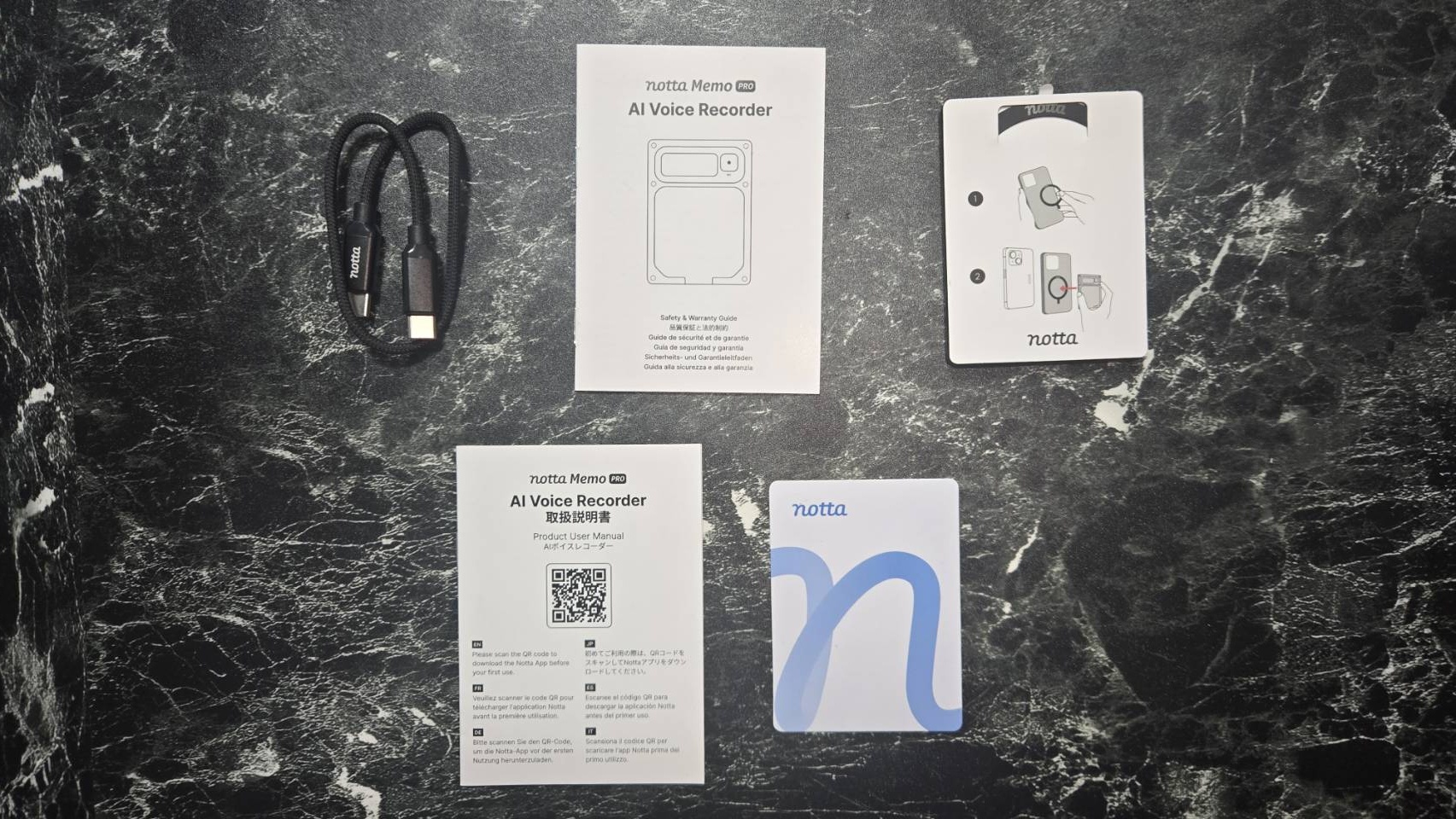 Notta Memo Proの説明書、案内紙、保証書、USB-Cケーブル