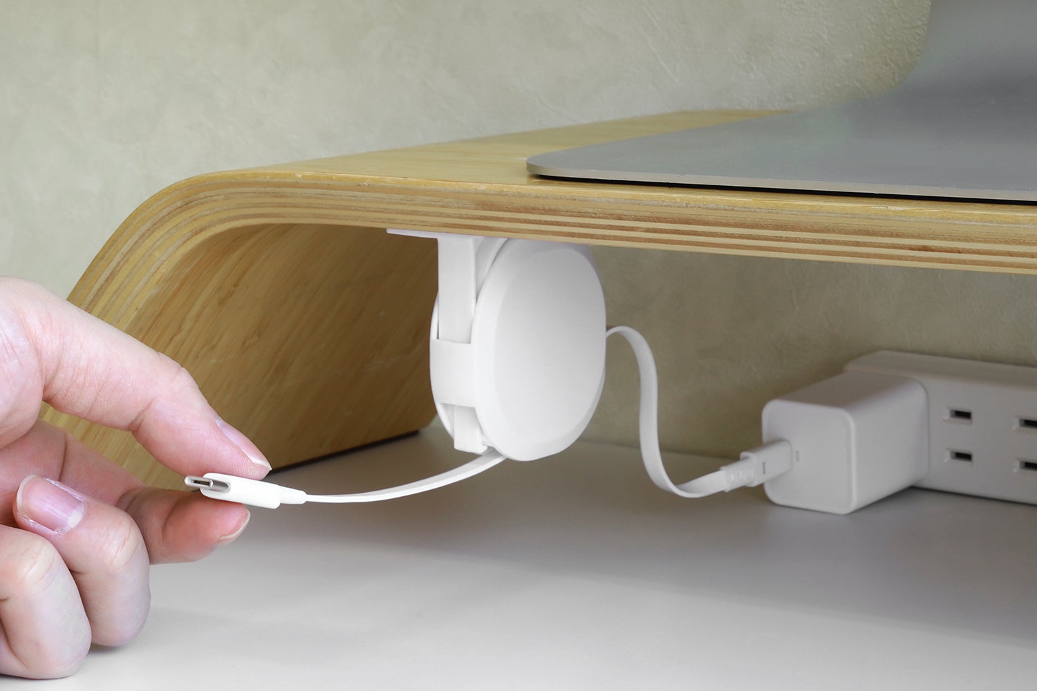 オウルテック、スタンド付き巻き取り式Type-Cケーブルを家電量販店で販売開始 - 画像1