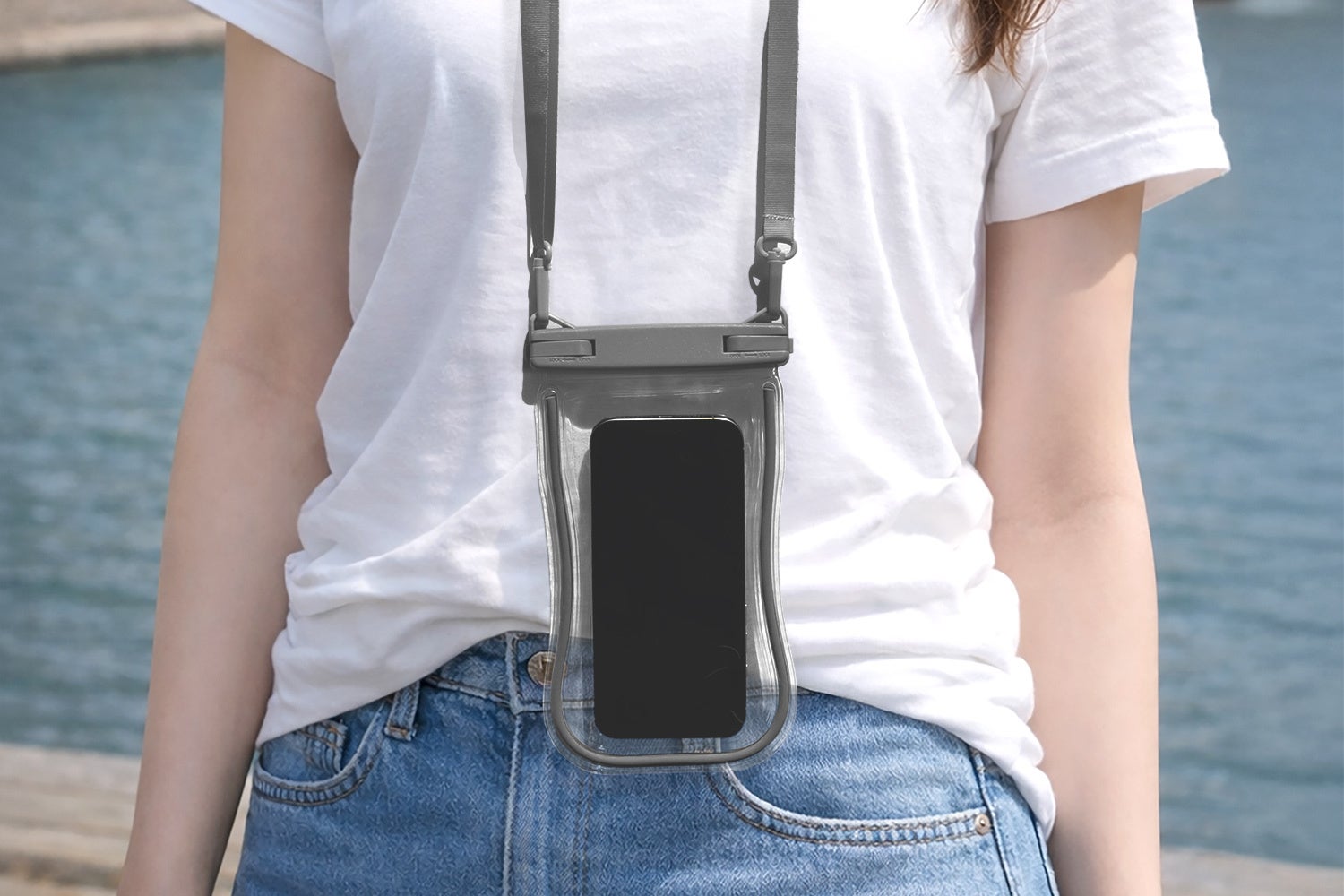 オウルテック、蓄光素材を採用した防水スマホケースを発売 - 画像1