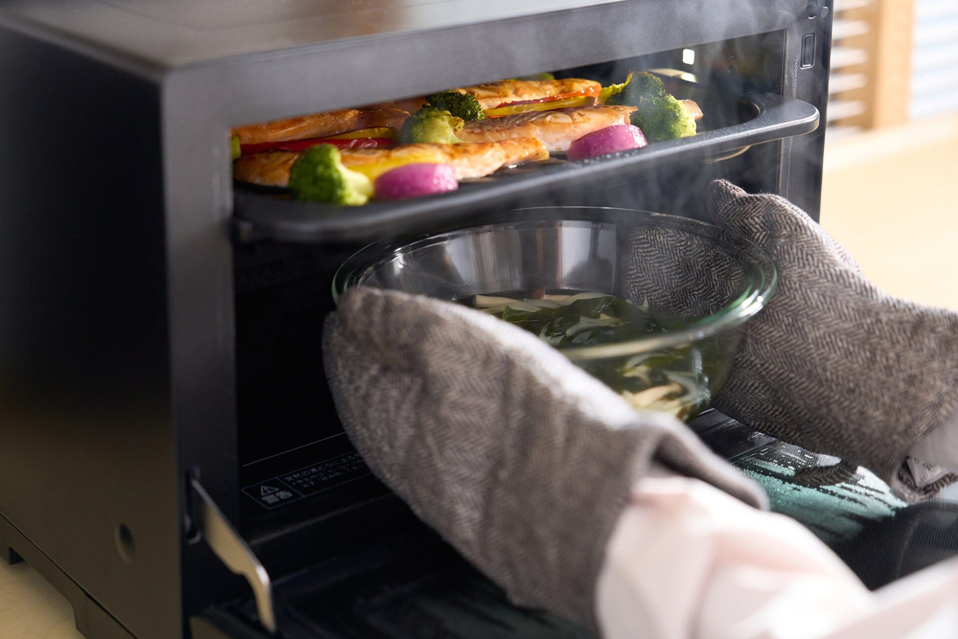 パナソニック、グリルとスープを同時調理できる「ビストロ NE-UBS10E」を発売 - 画像3