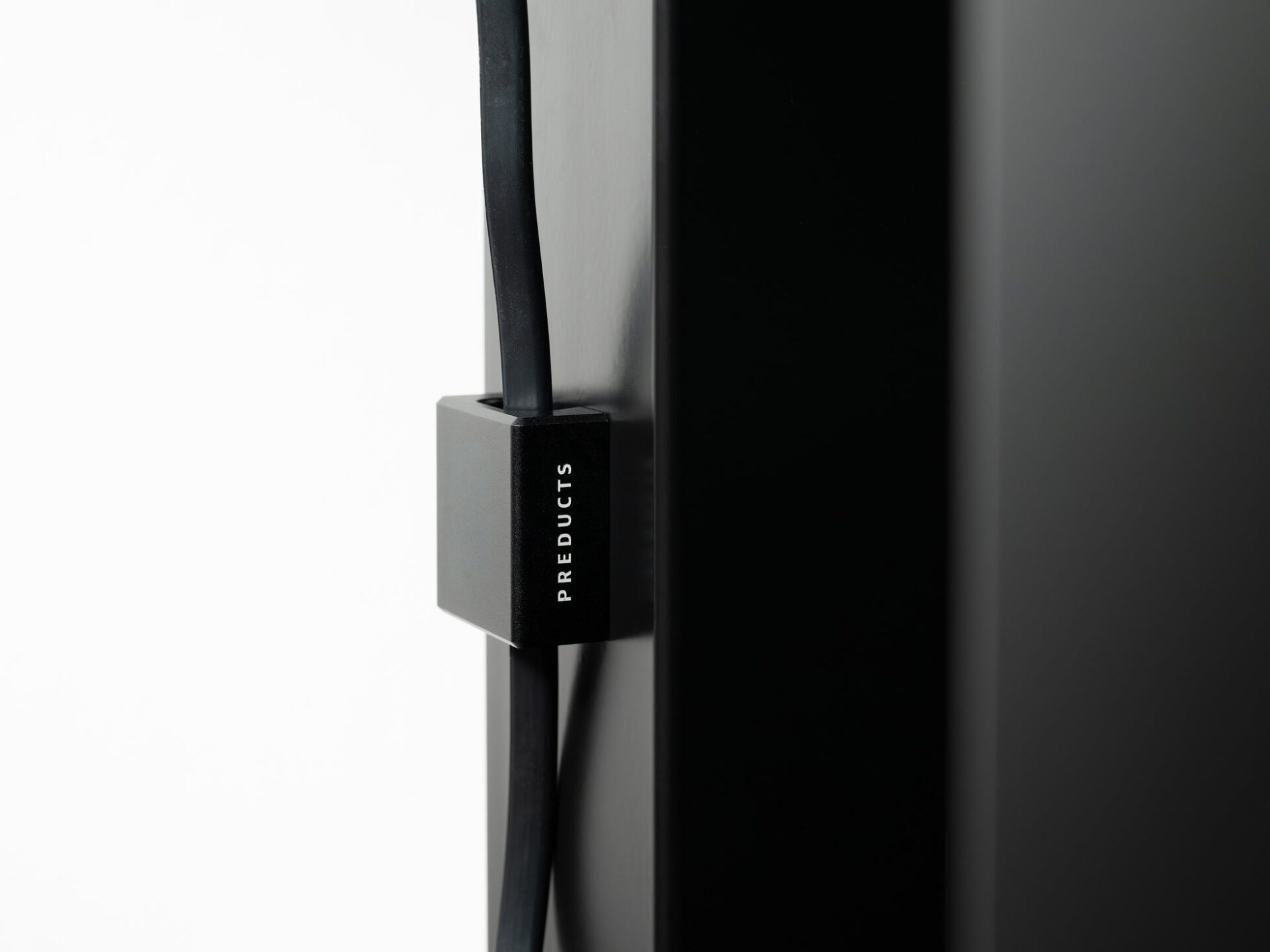 PREDUCTS、アルミ削り出しのケーブルホルダー第2世代を発売 - 画像2