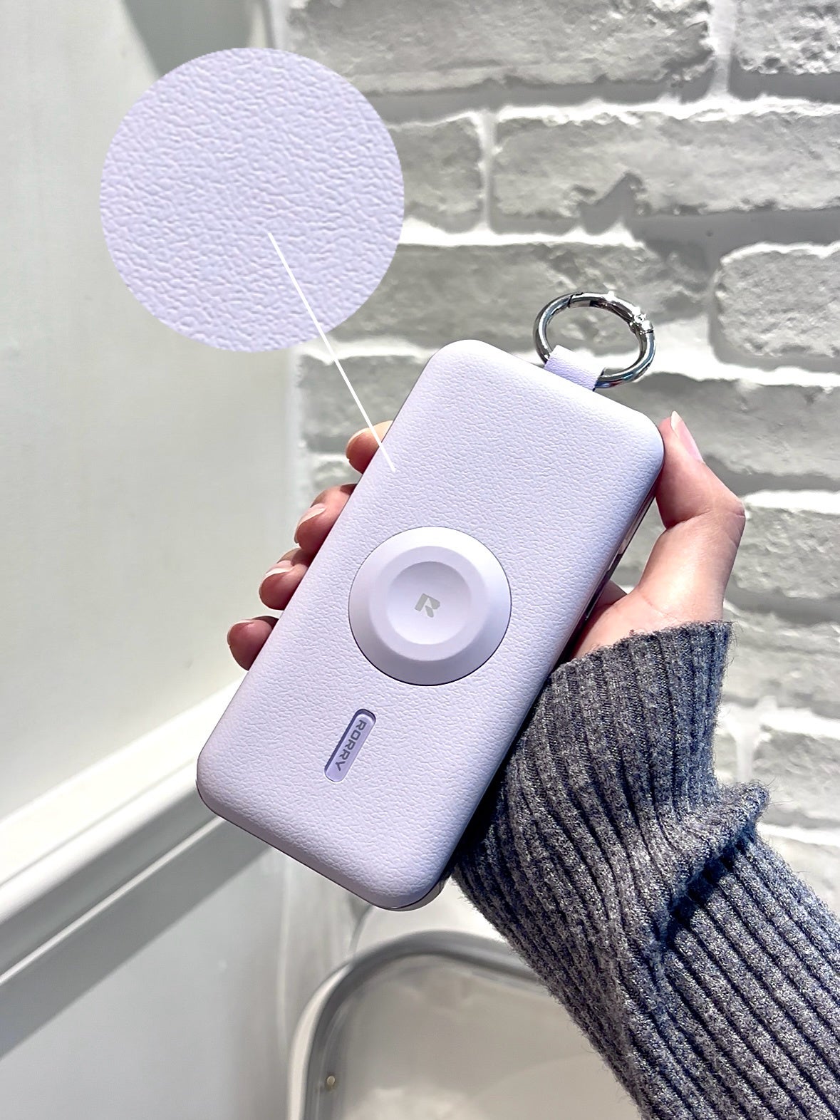 RORRYからカラビナ付きレザー調モバイルバッテリーD3-12000が登場 - 画像3