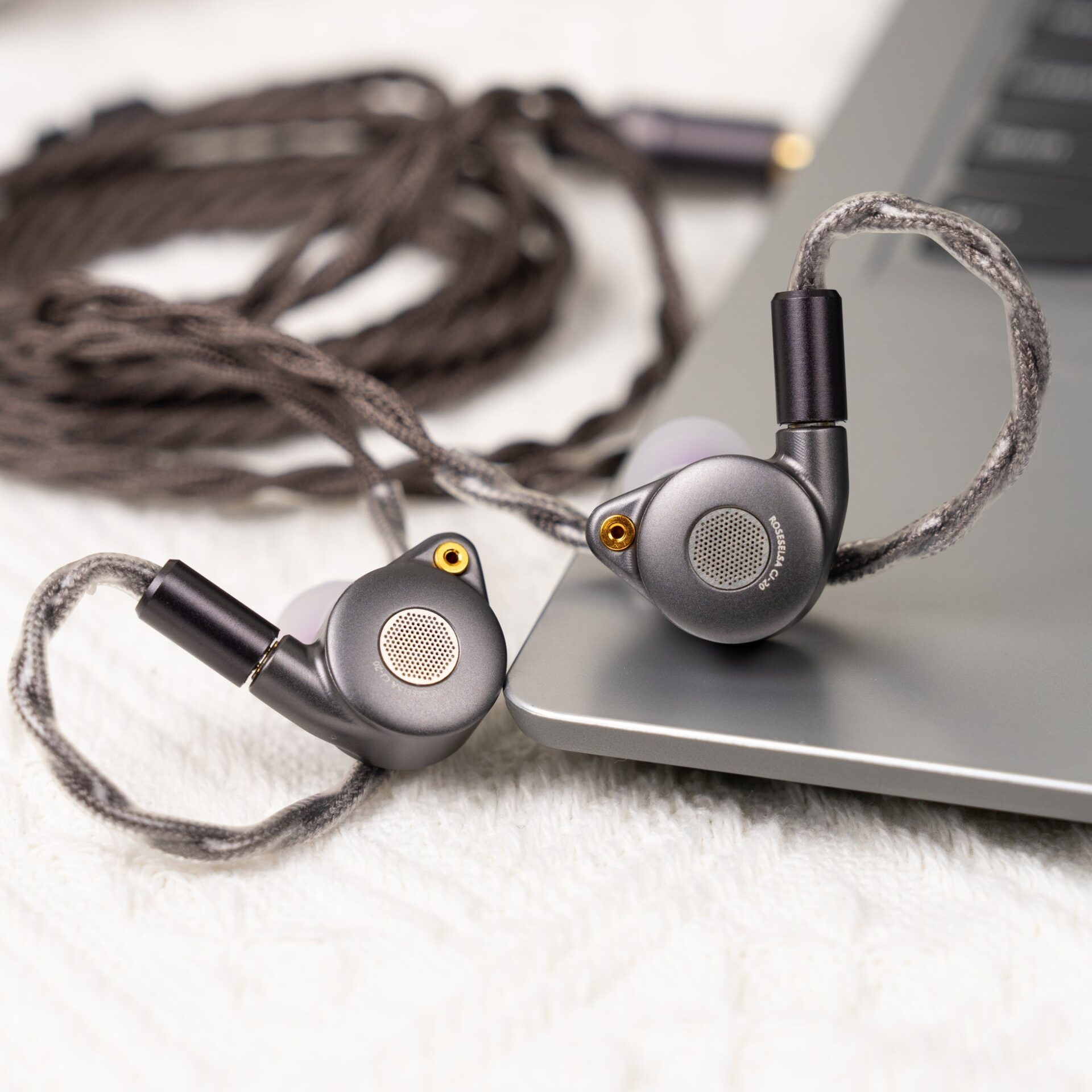 ROSESELSA、ロック・メタル向け有線イヤホン「CJ20」を4月24日発売 - 画像9