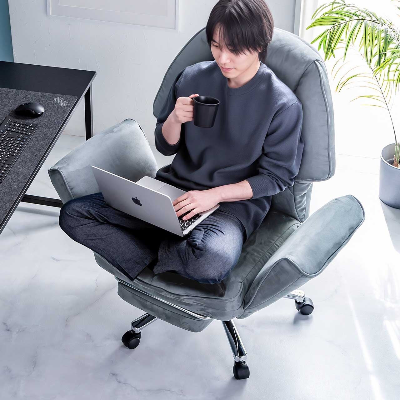 サンワダイレクト、オットマン内蔵の135度リクライニングチェアを発売 - 画像2