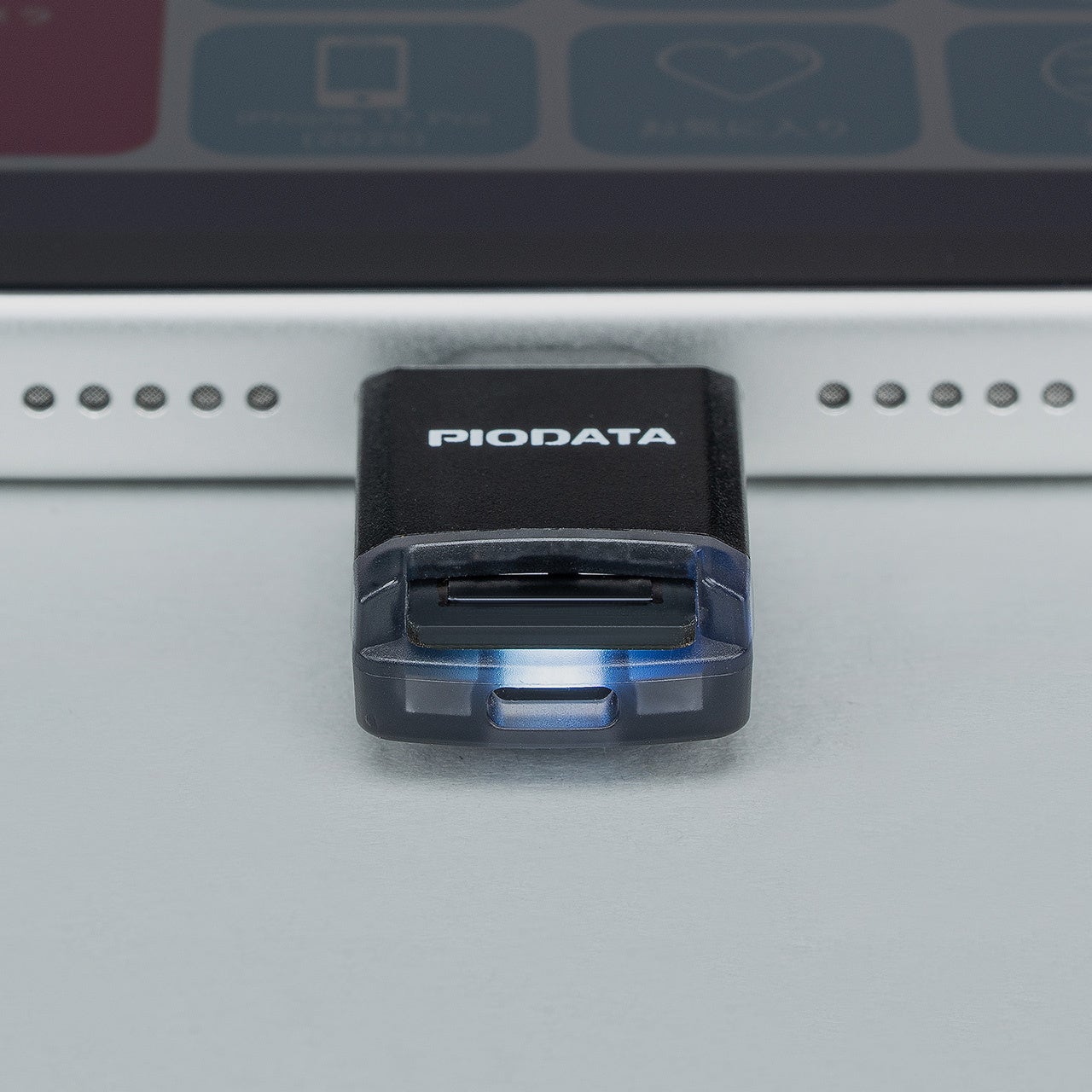サンワダイレクト、超小型USB-Cカードリーダーにピンクとホワイトの新色を追加｜製品仕様と価格
