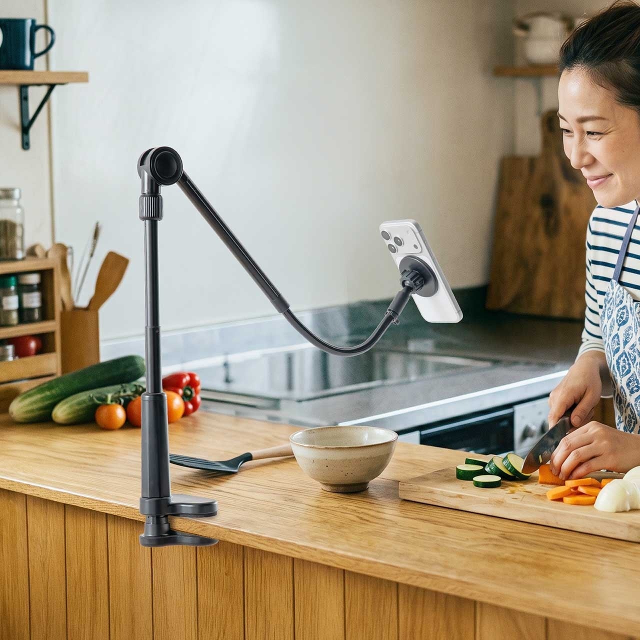 サンワダイレクト、MagSafe対応のクランプ式スマホ・タブレットアームを発売 - 画像3