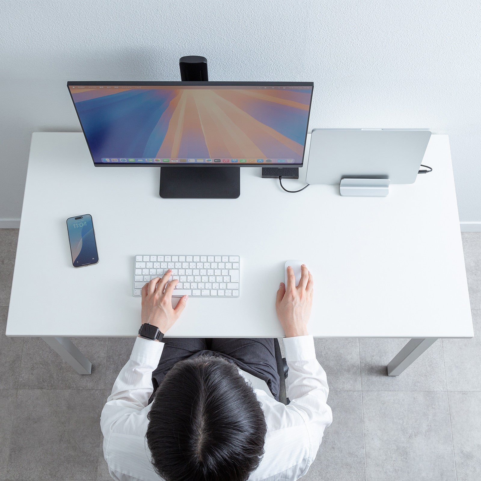 サンワサプライ、挟む幅調整可能な縦置きノートPCアルミスタンドを発売 - 画像3