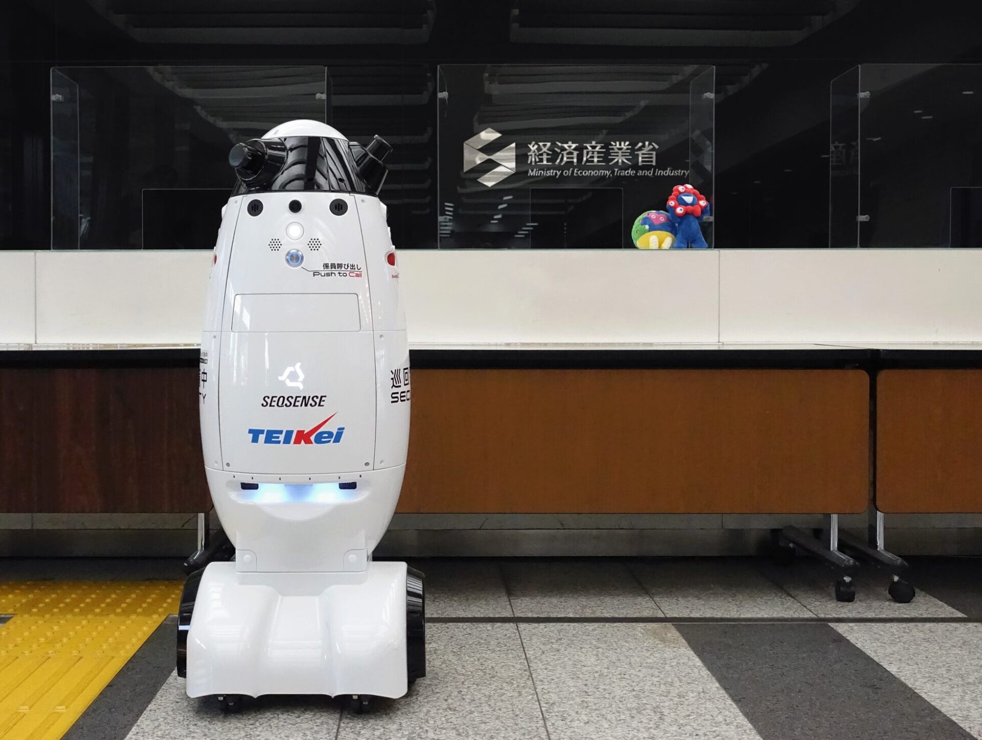 経済産業省の別館で警備ロボット「SQ-2」が本格稼働を開始 - 画像2