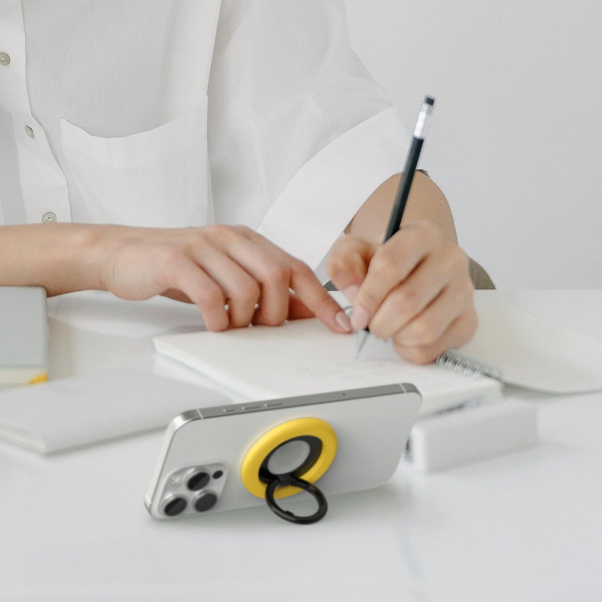 Spigen、iPhone 17e対応アクセサリーを発売 ケース26種・フィルム3種 - 画像9