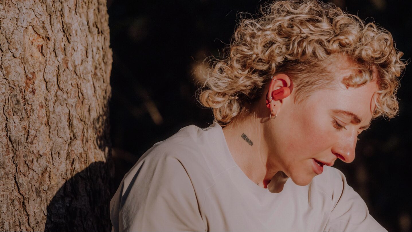 スント、ランニング分析機能搭載のオープンイヤー型イヤホン「Suunto Spark」を発表 - 画像1