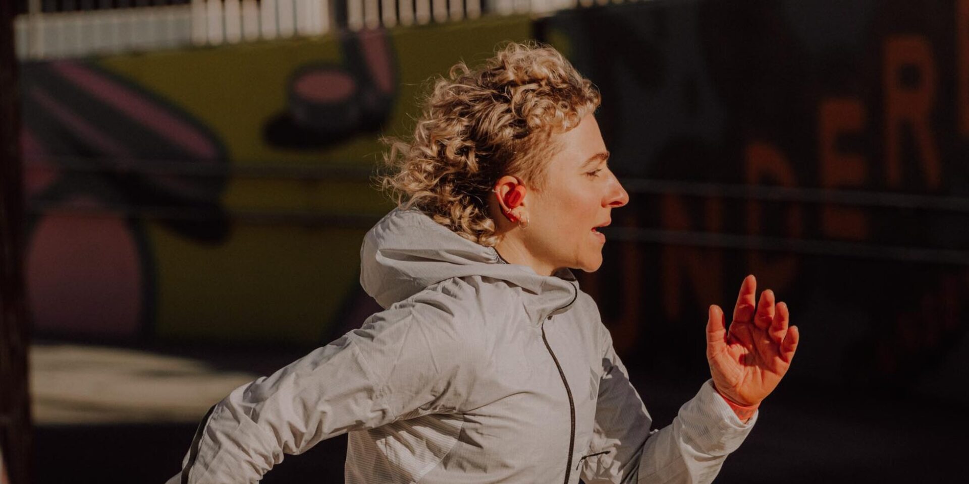 スント、ランニング分析機能搭載のオープンイヤー型イヤホン「Suunto Spark」を発表 - 画像2