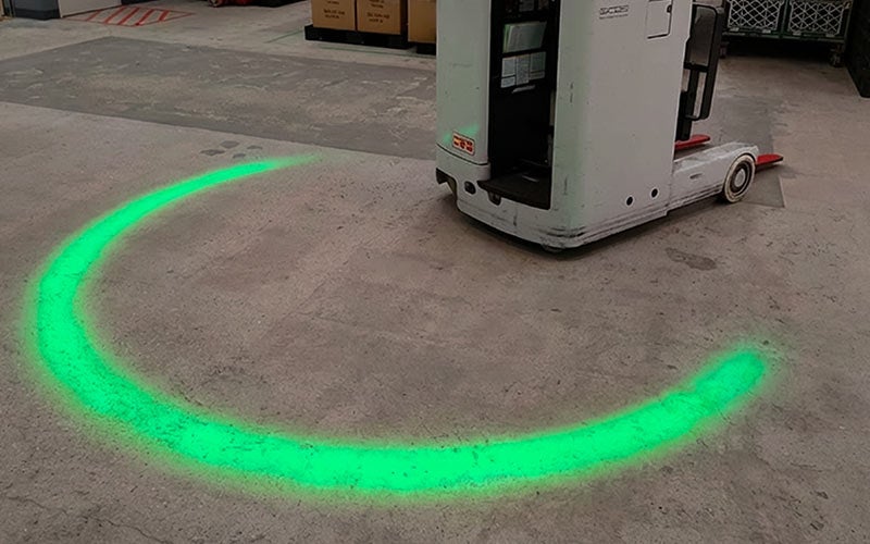 サンコー、フォークリフトの接近を知らせる緑色LEDライトを発売 - 画像1