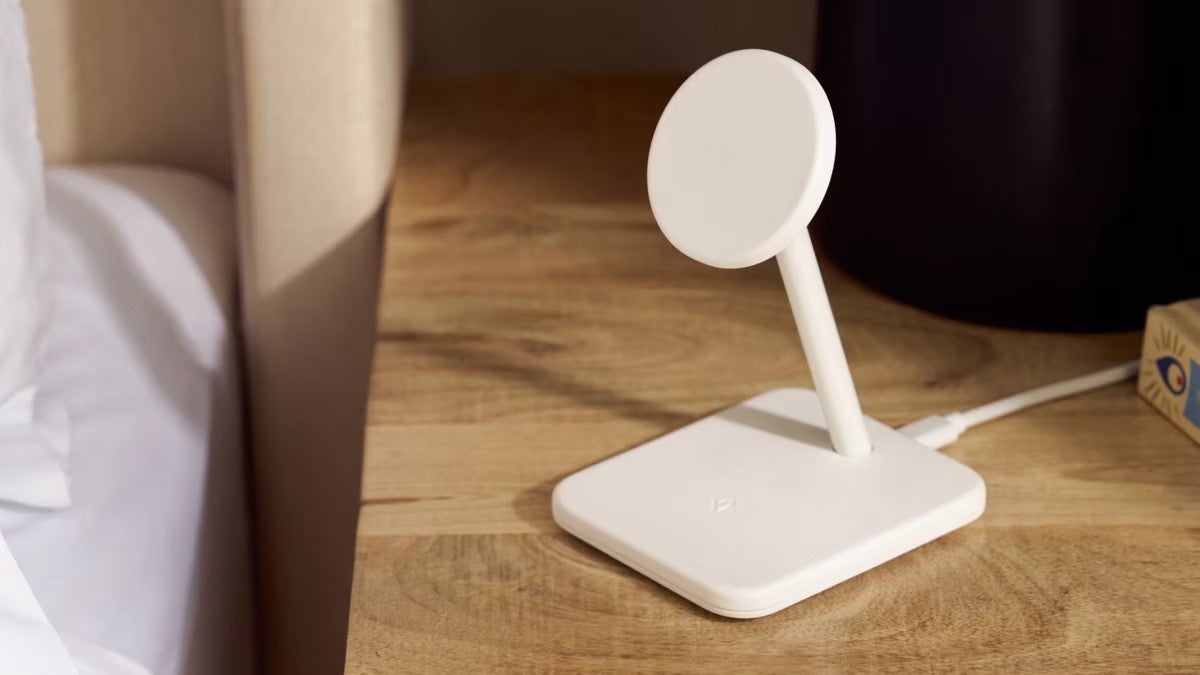 フォーカルポイント、Twelve Southの2-in-1ワイヤレス充電スタンドを発売｜Qi2対応の急速充電と付属アクセサリー
