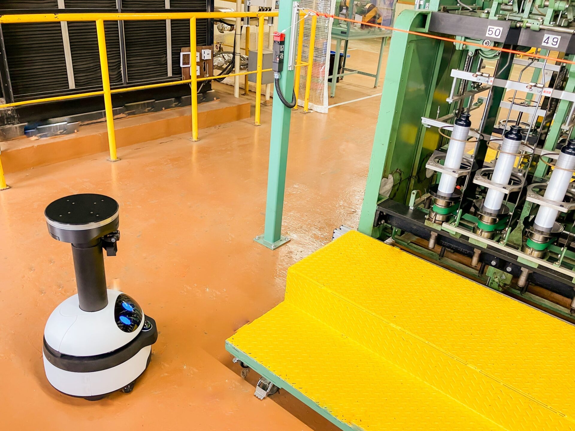 ｕｇｏ、業務DXロボット「ugo mini」を日本板硝子 津事業所へ納入 - 画像1